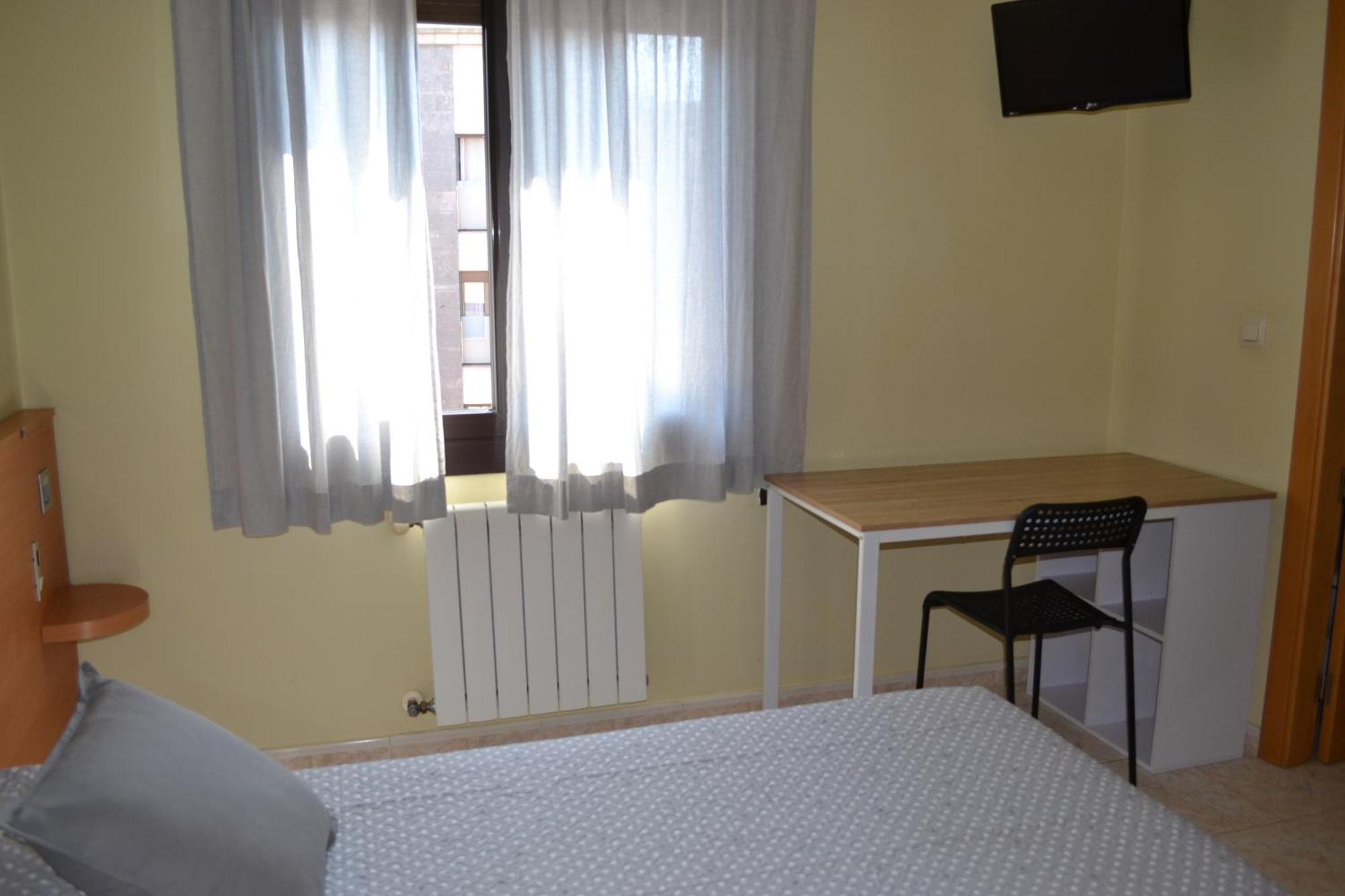 Hostal Bartis Figueres  Room photo